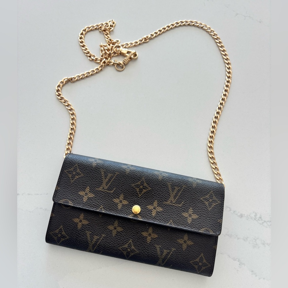 ❌SOLD❌ Authentic Louis Vuitton Classic Monogram Sarah Wallet